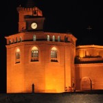 Vista nocturna desde la Plaza España de la Antigua