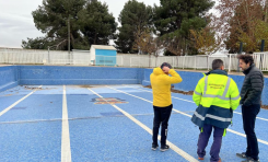 Las piscina grande será reformada interiormente de urgencia.